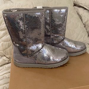 Sequined Ugg’s size 5